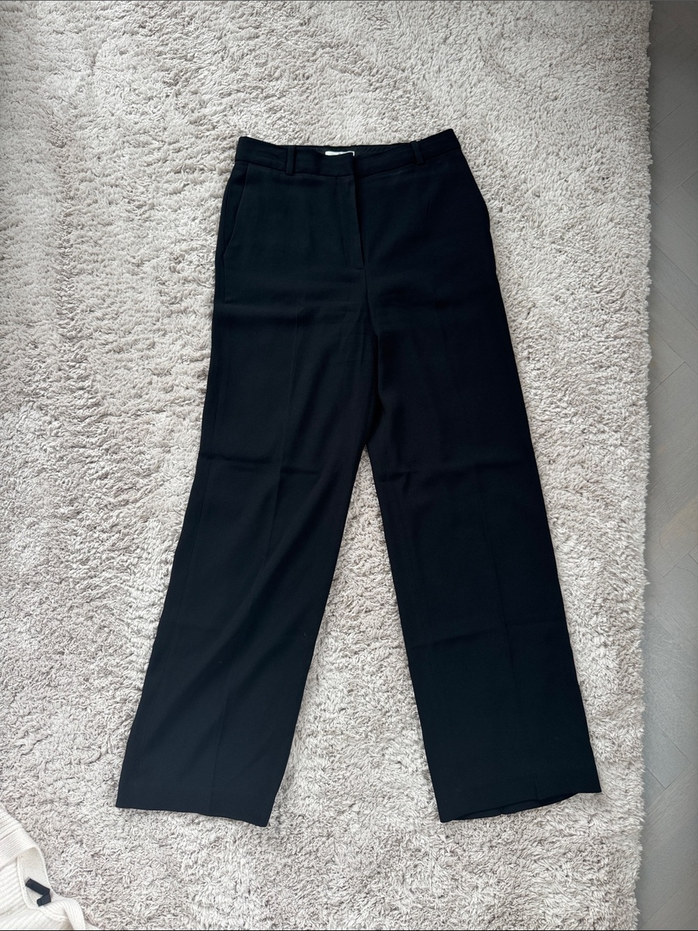 Women’s Aritzia Effortless Pants